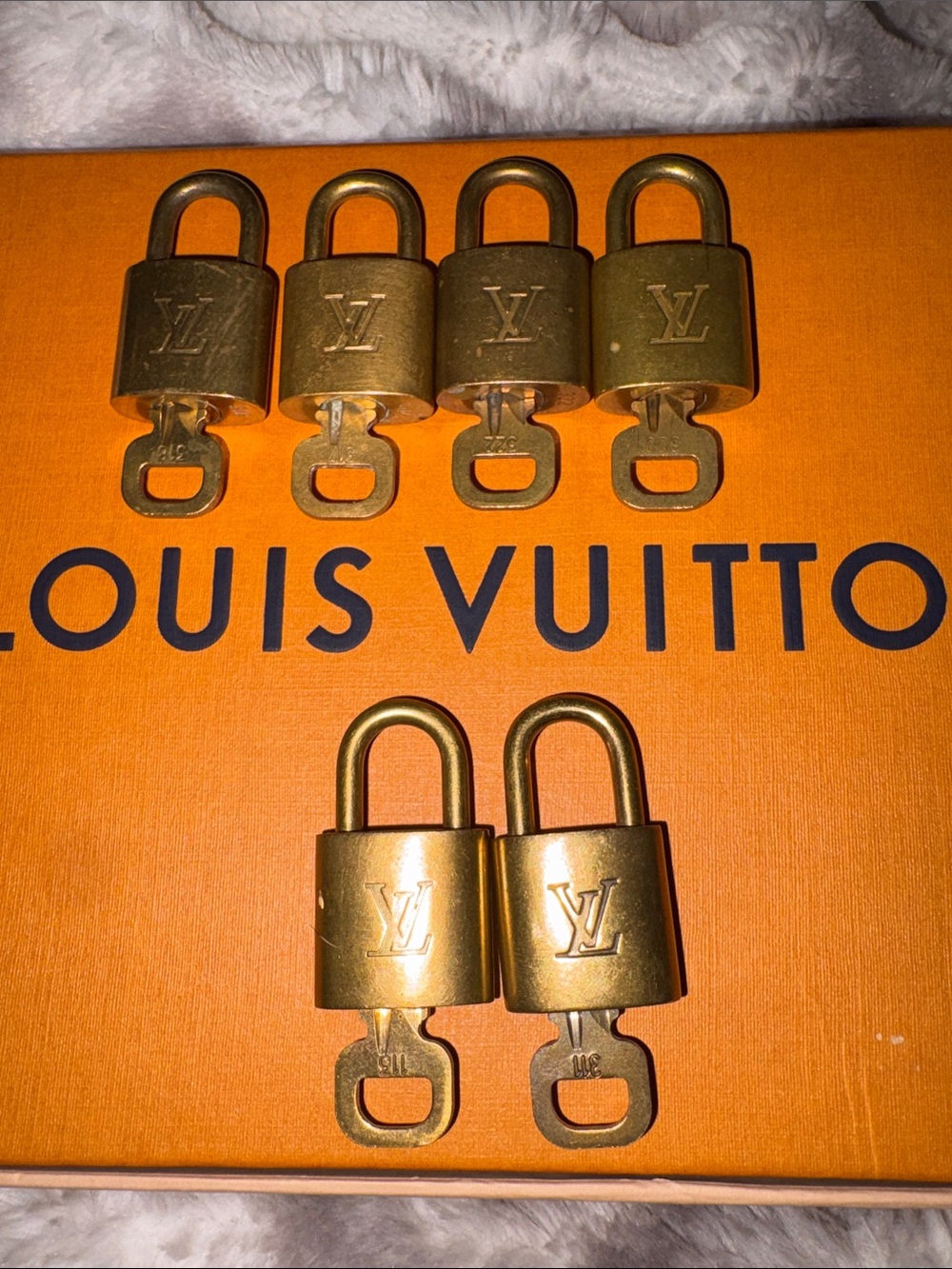 🎉Choose your Number🎉Louis Vuitton 🔐Gold Padlock & Key 🔐 🎉 - Picture 2 of 2
